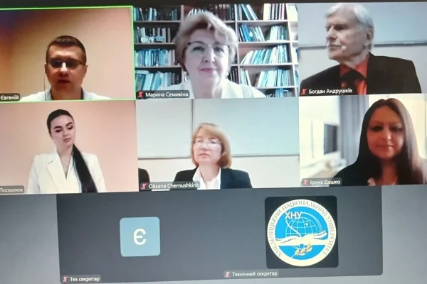 Опонування на захисті дисертації